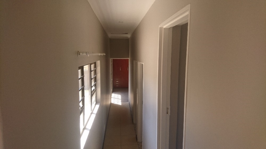 To Let 3 Bedroom Property for Rent in Hillside Free State